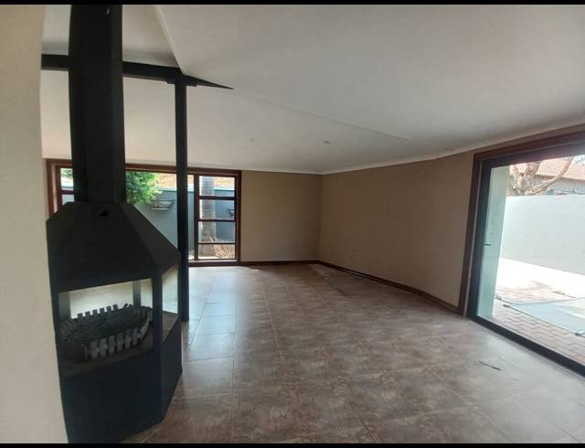 3 BEDROOM HOUSE TO LET IN SONNEVELD